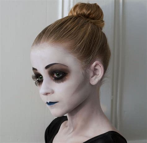 étapes Pour Faire Un Maquillage Possédée Pour Halloween Maquillage Halloween fille : 4 tutoriels super mignons à essayer